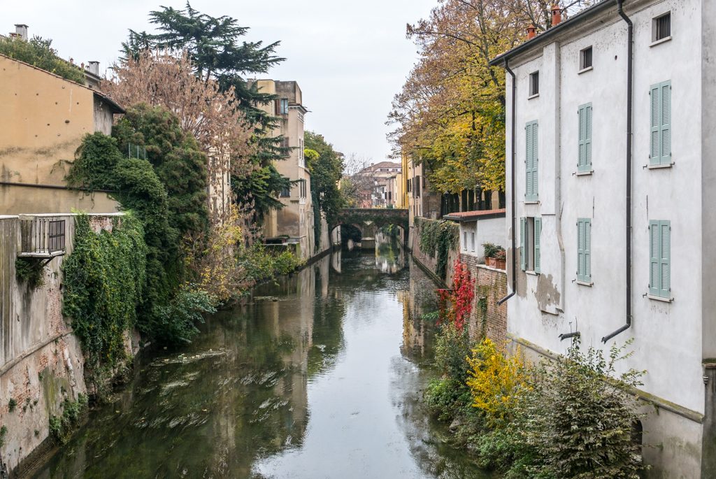 Mantova, lungo rio