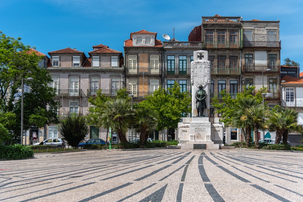 Porto, Praça Carlos Alberto