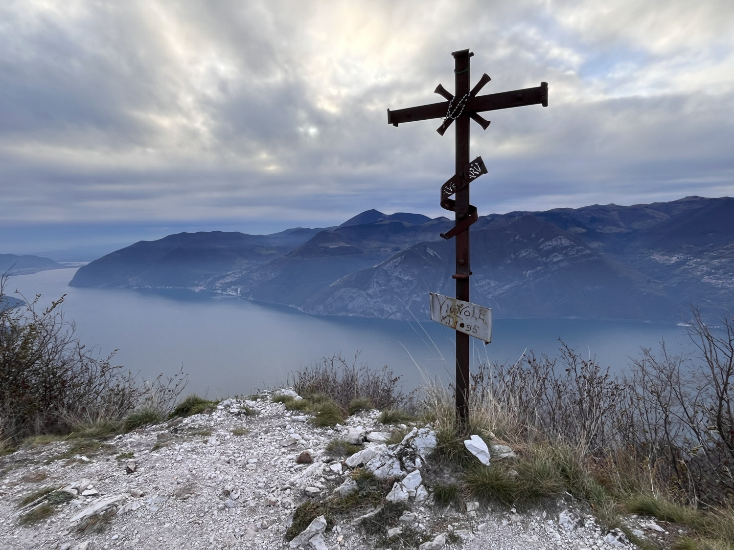 Trekking ad anello sul Lago d’Iseo: da Zone alla Corna Trentapassi